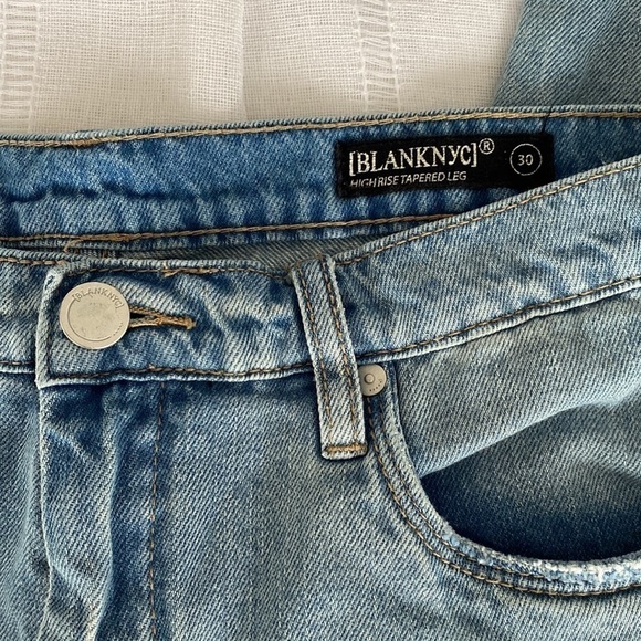 BlankNYC light wash, high rise tapered leg denim. - Picture 3 of 11